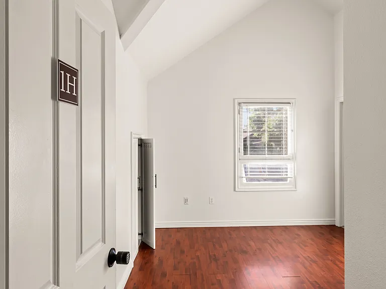 2673 Menlo Ave #3 — Photo 43