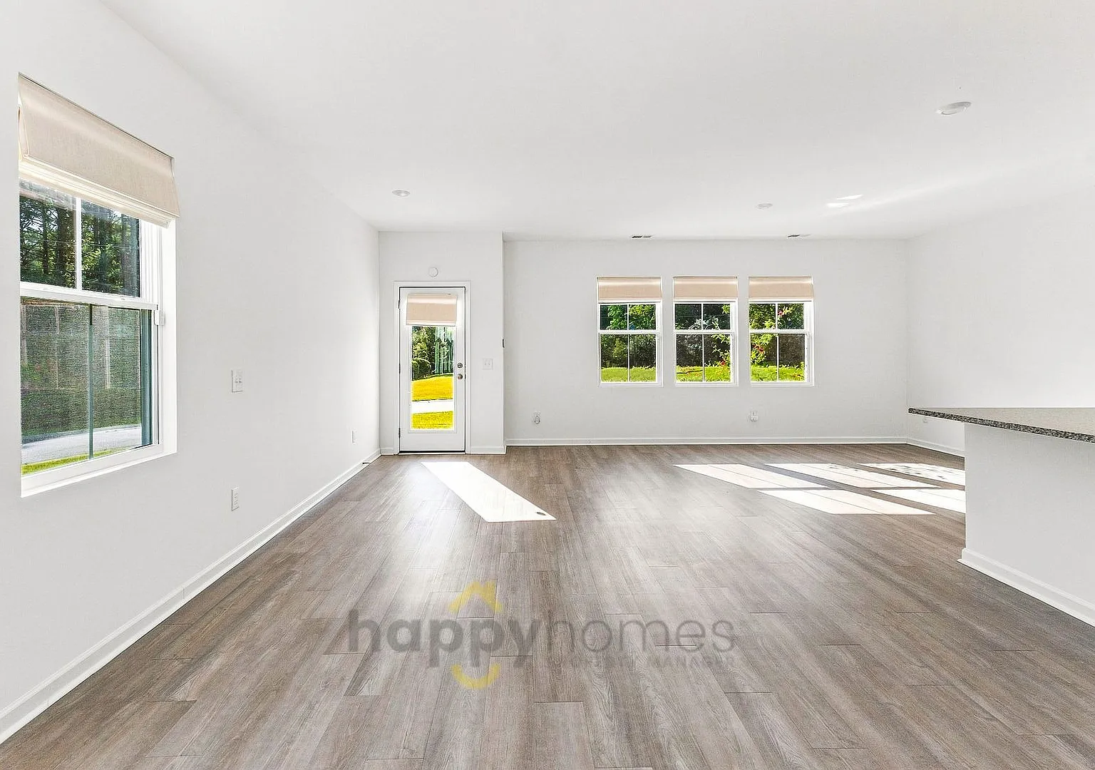 4 Bedroom 2.5 Bathroom in Central Avenue Community in Summerville — Photo 3