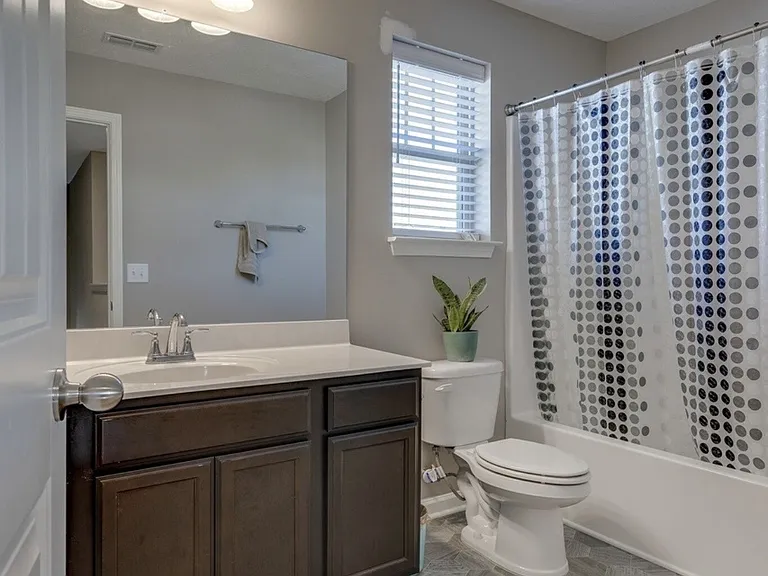 2110 Oak Dr — Photo 8