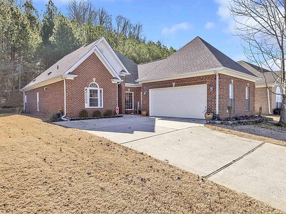 3rd image of 1031 Castlemaine Dr