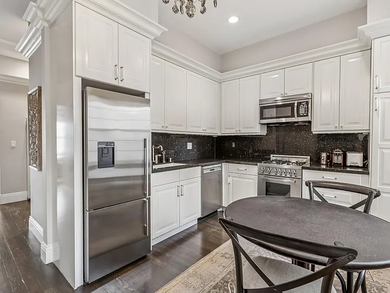 690 Sutter St — Photo 17
