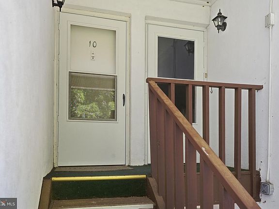 2nd image of 411 Stiles D10 Ave #D-10