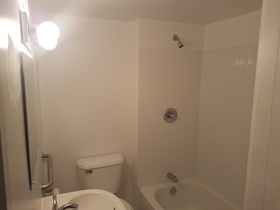 4th image of 331 S Academy St #1/2
