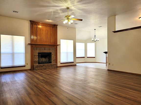 2nd image of 2609 E Hills Dr