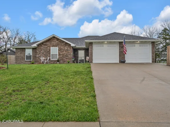 425 Zachary Ct, Holts Summit, MO 65043