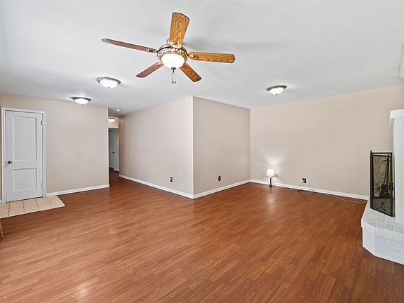 5th image of 1530 Jade St