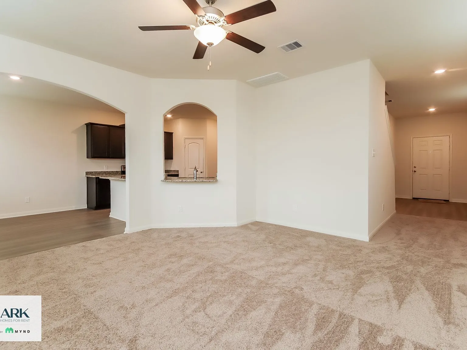 3 bed, 2.5 bath, 2046 sqft, $2,116 — Photo 3