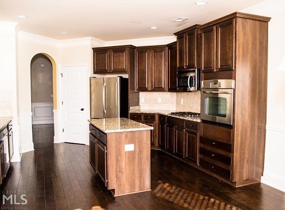 3rd image of 113 Shimmering Waters Ln