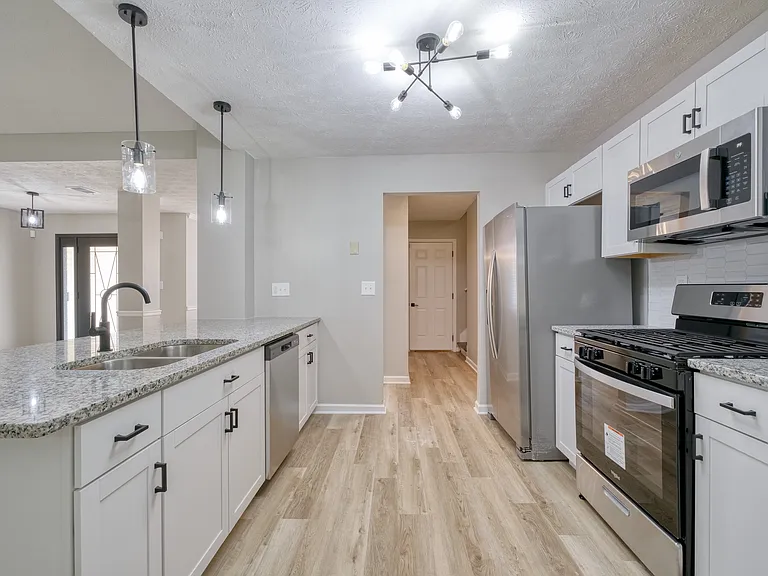 3020 Hampton Club Way — Photo 8
