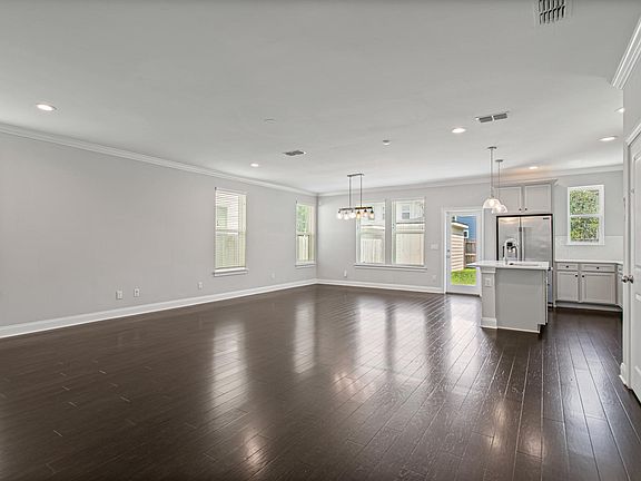 5th image of 2837 Green St