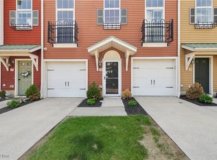 14 Grandview Dr, Rocky River, OH 44116