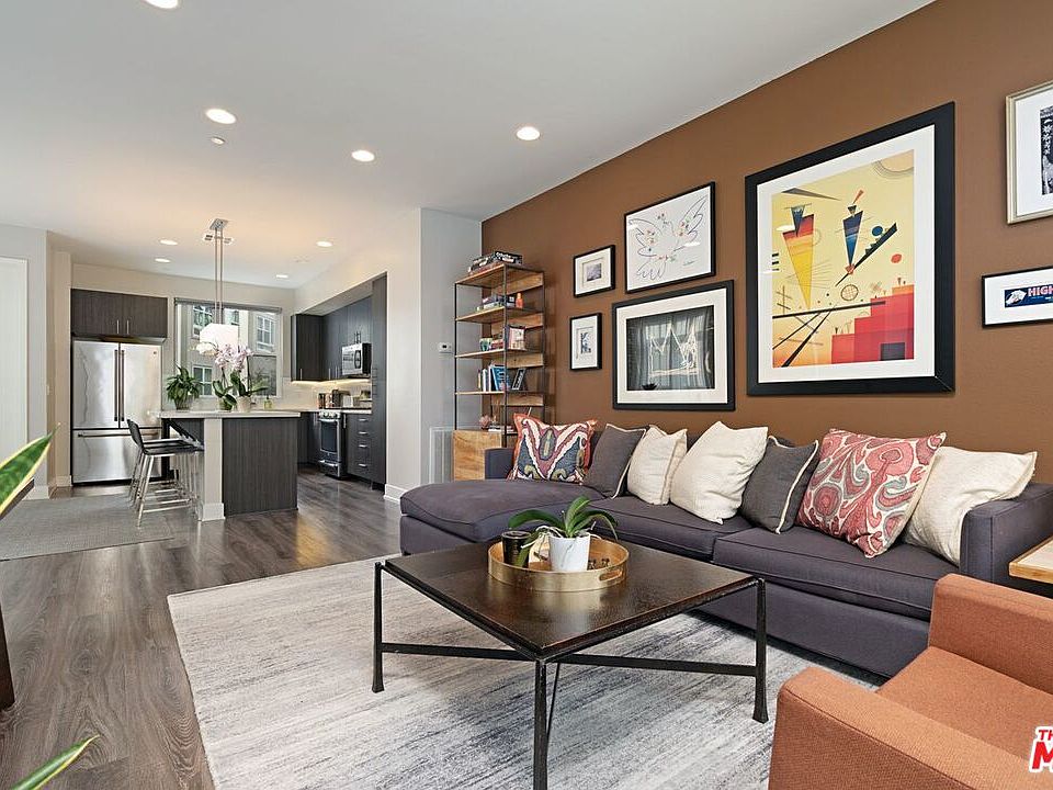 1st image of 2753 Waverly Dr APT 908