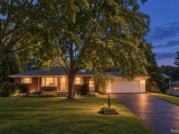 2627 Holland St, Lake Orion, MI 48360