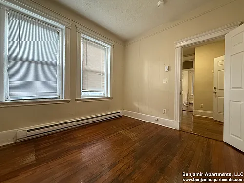 883 Huntington Ave #4 Photo 1