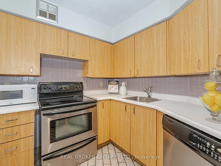 250 Queens Quay W #604 — Photo 18