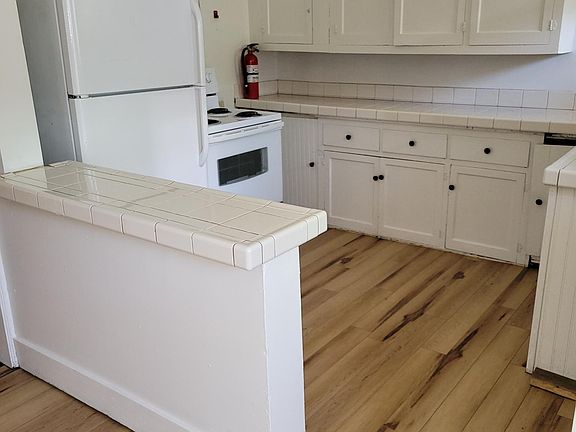 Kitchen with dishwasher