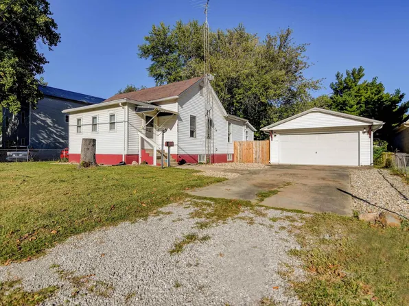 215 S 7th St, Auburn, IL 62615