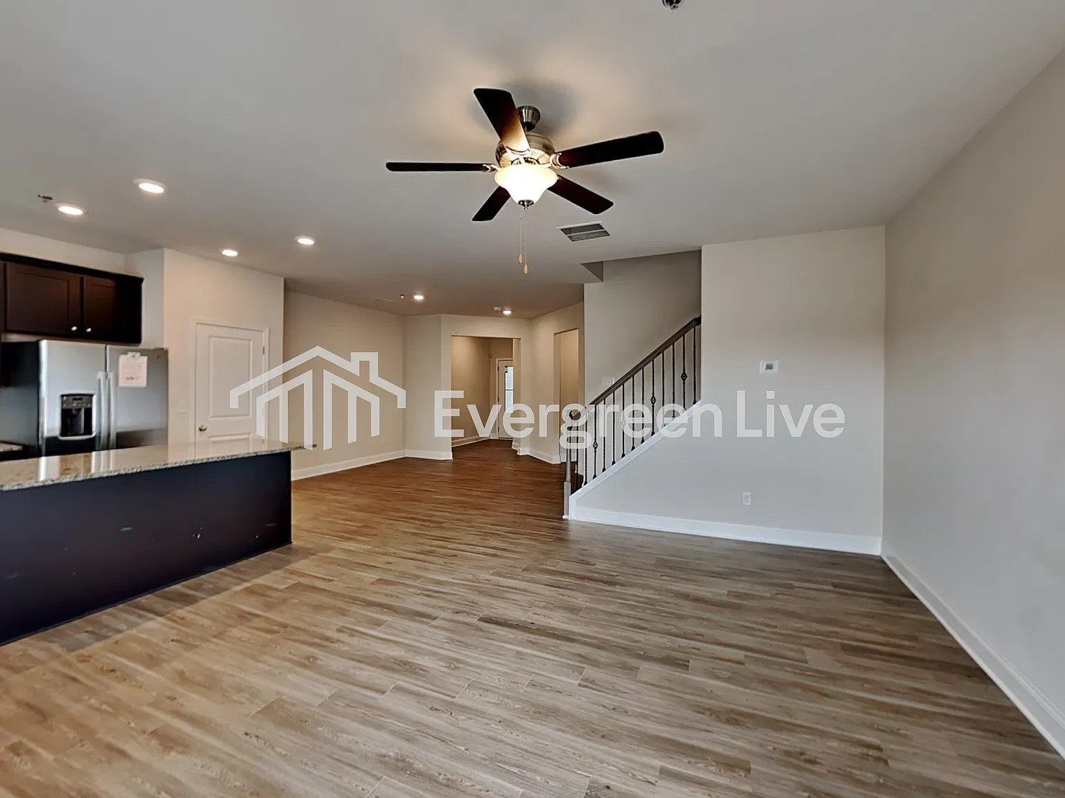 3 bed, 2.5 bath, 1833 sqft, $1,795 — Photo 2