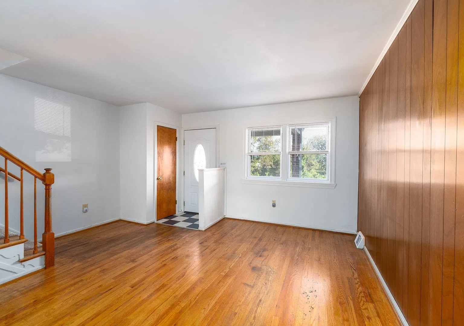 3-Bedroom, 1.5 Bathroom Home in Dundalk — Photo 2