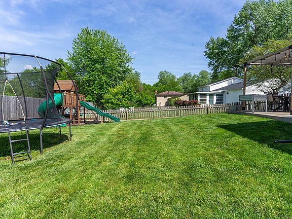 4th image of 372 Seven Pines Dr