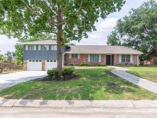 606 Scenic Dr, Baytown, TX 77521