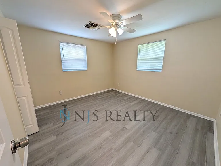 3814 Linkwood St — Photo 9