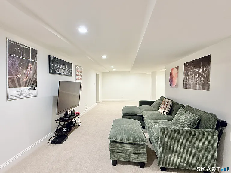 139 Highland Ave — Photo 31