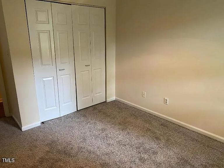 553 Darby Glen Ln — Photo 5