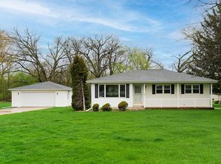 295 N Mentzer Rd, Robins, IA 52328