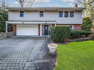22 Woodland Dr, Kings Park, NY 11754