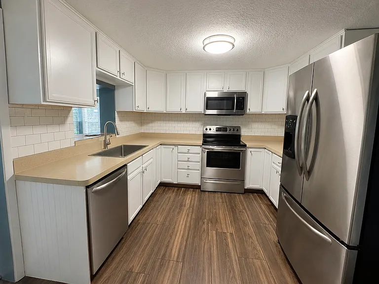 3409 Cambridge Dr — Photo 5