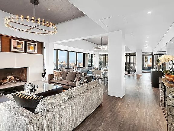 3rd image of 117 E 57th St APT 38