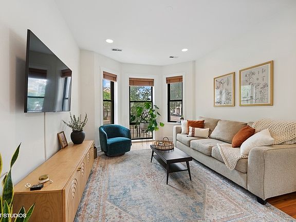 2nd image of 4755 N Magnolia Ave #1