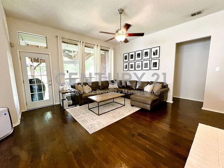 11413 Huntington Rd — Photo 13