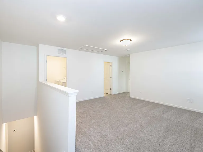 105 Luna Ln — Photo 16