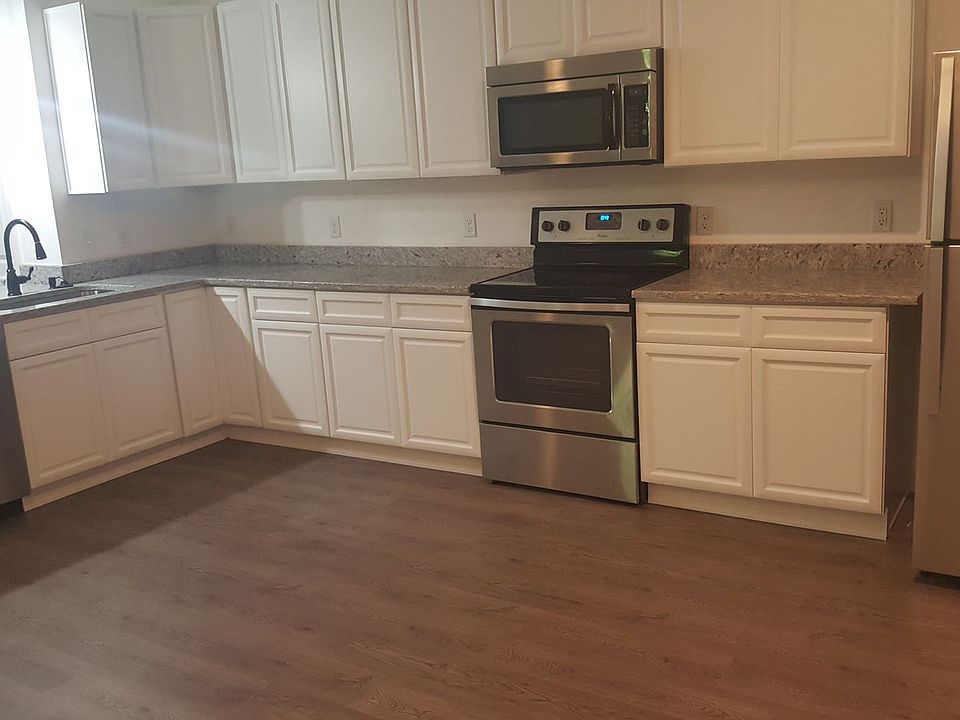 2nd image of 407 SW 7th Pl #3
