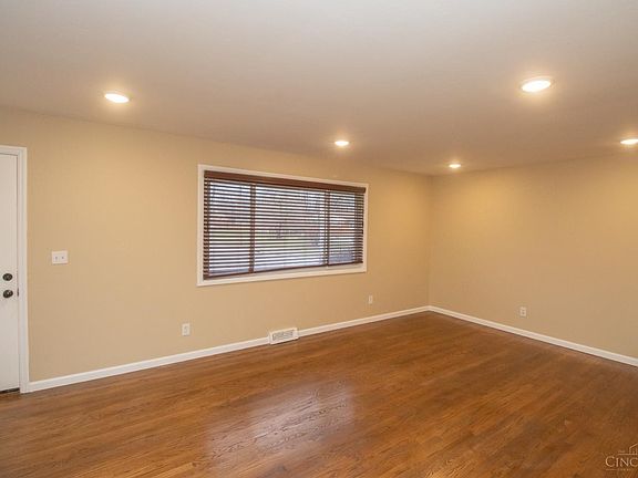 5th image of 139 Brookhaven Ave