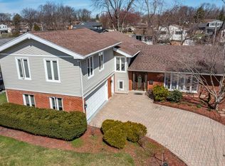 1921 N Shenandoah Dr, Arlington Heights, IL 60004
