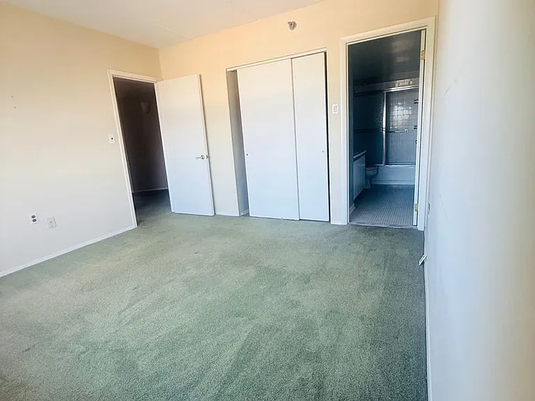 205 Mineola Blvd — Photo 9