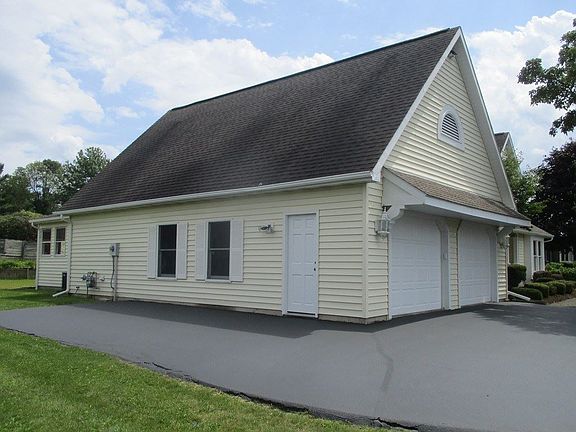 4th image of 208 Kennedy Dr