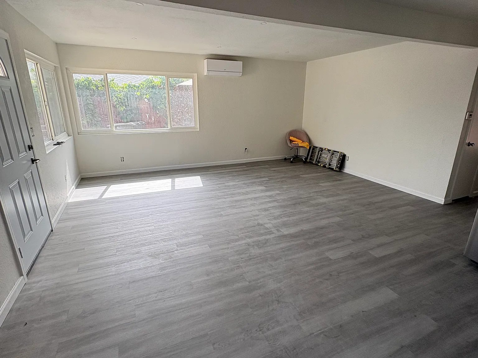 3 bed, 1100 sqft, $2,500 — Photo 2