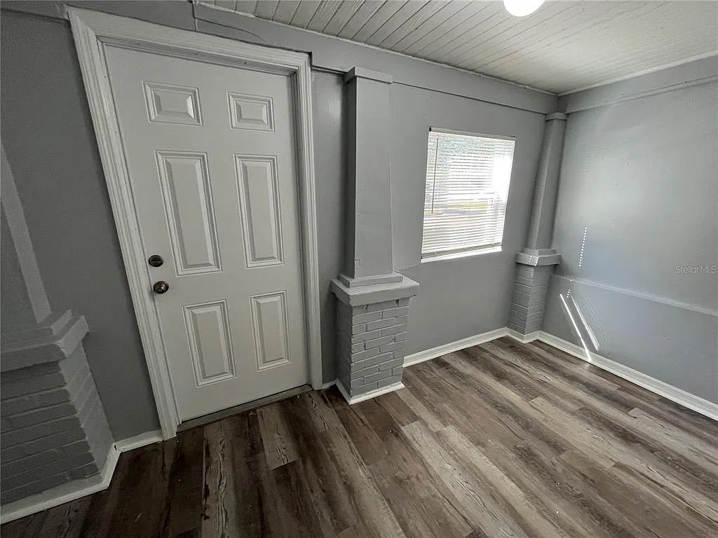 2 bed, 1.0 bath, 874 sqft, $1,250 — Photo 2