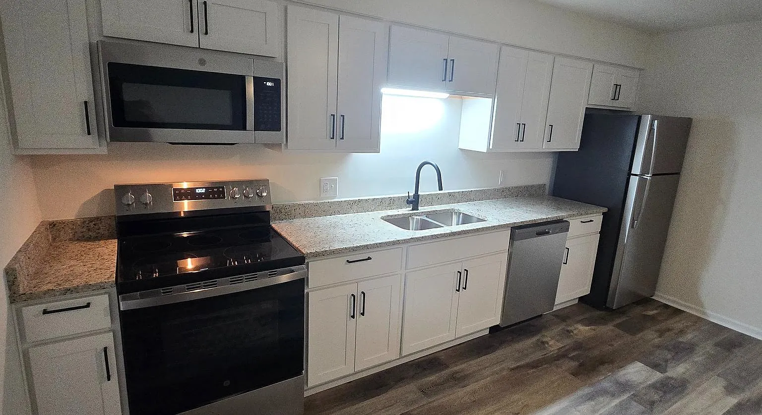 2 bed, $1,300 — Photo 1