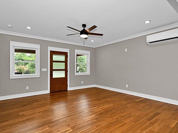 4th image of 105 Convent Rd NE