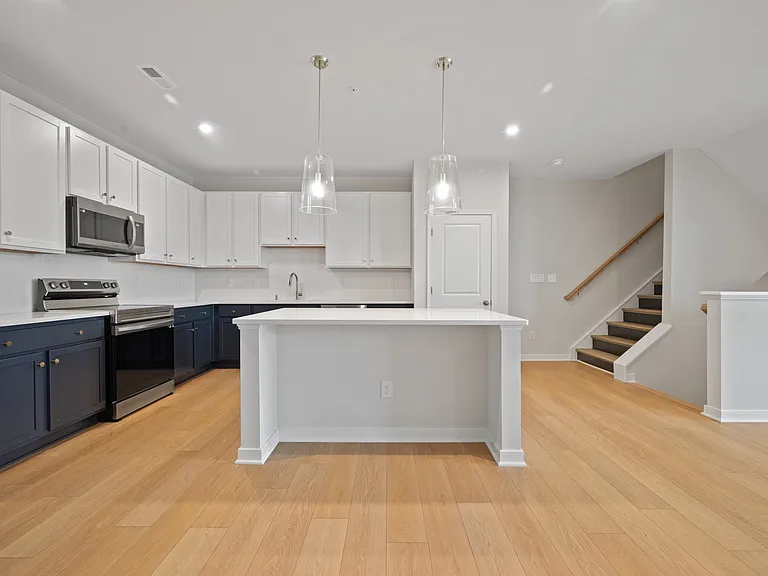3406-4A Carlton St — Photo 5
