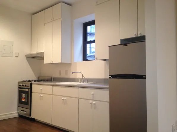 223 West 10th Street image 1 of 8