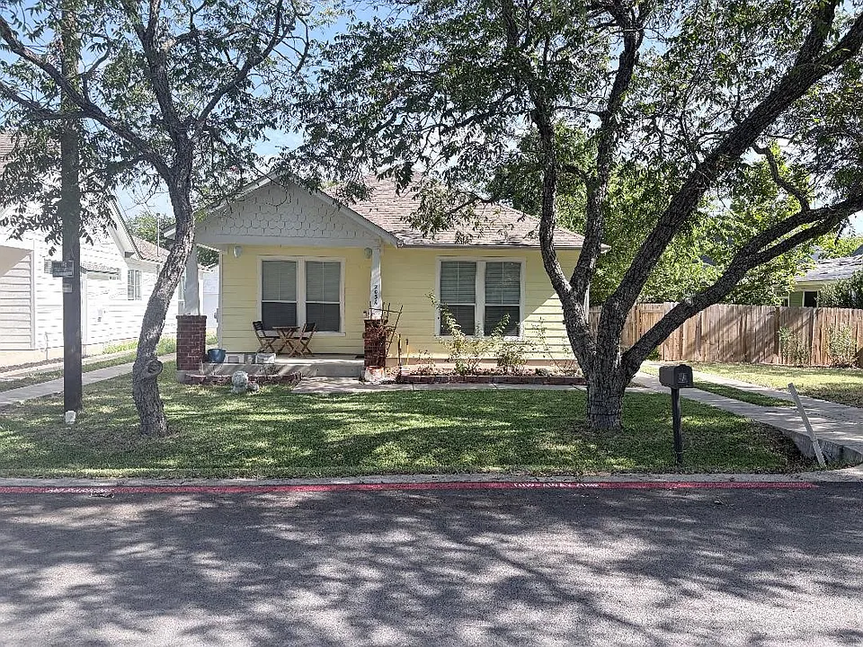 203A E Pecan St