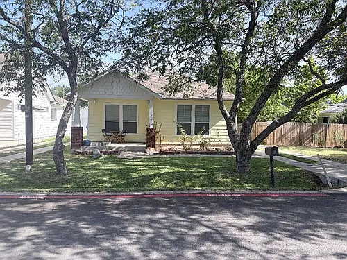 203A E Pecan St Photo 1