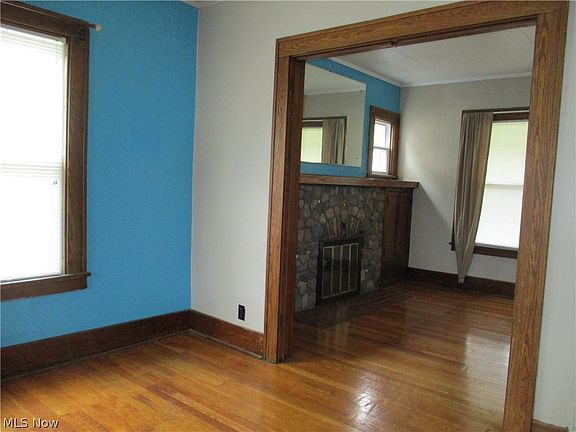 3rd image of 311 E Kline St