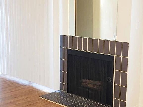 4th image of 3626 Empire Dr APT 6